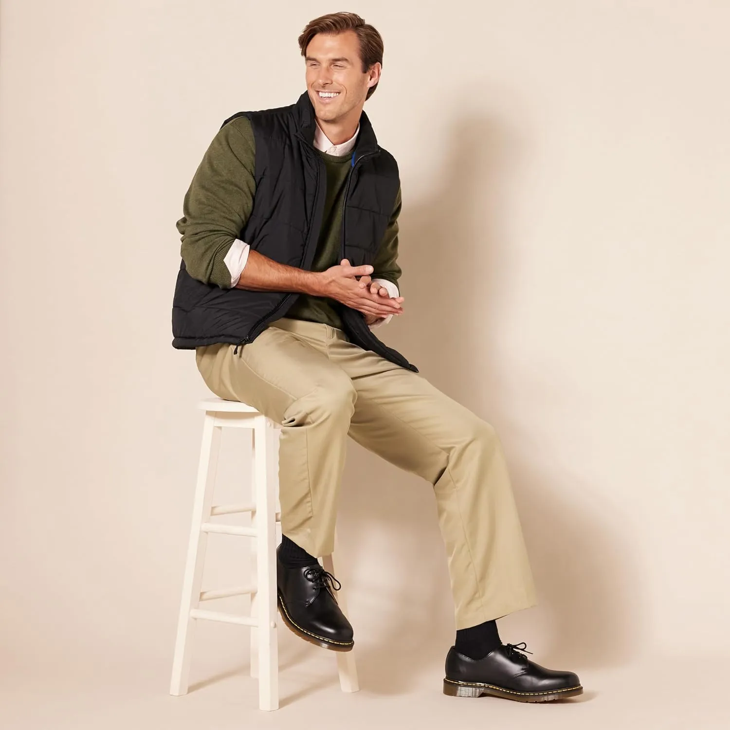 Amazon Essentials Men's Classic-Fit Expandable-Waist Flat-Front Dress Pant