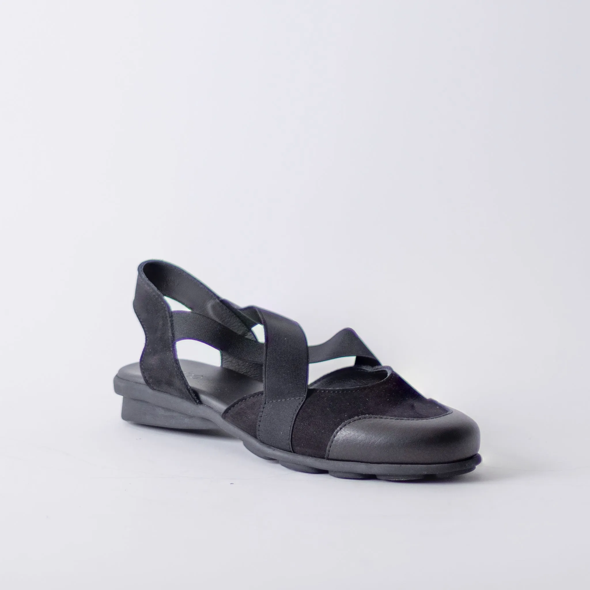 ARCHE DENOBI SOFT SANDAL FLATS IN BLACK
