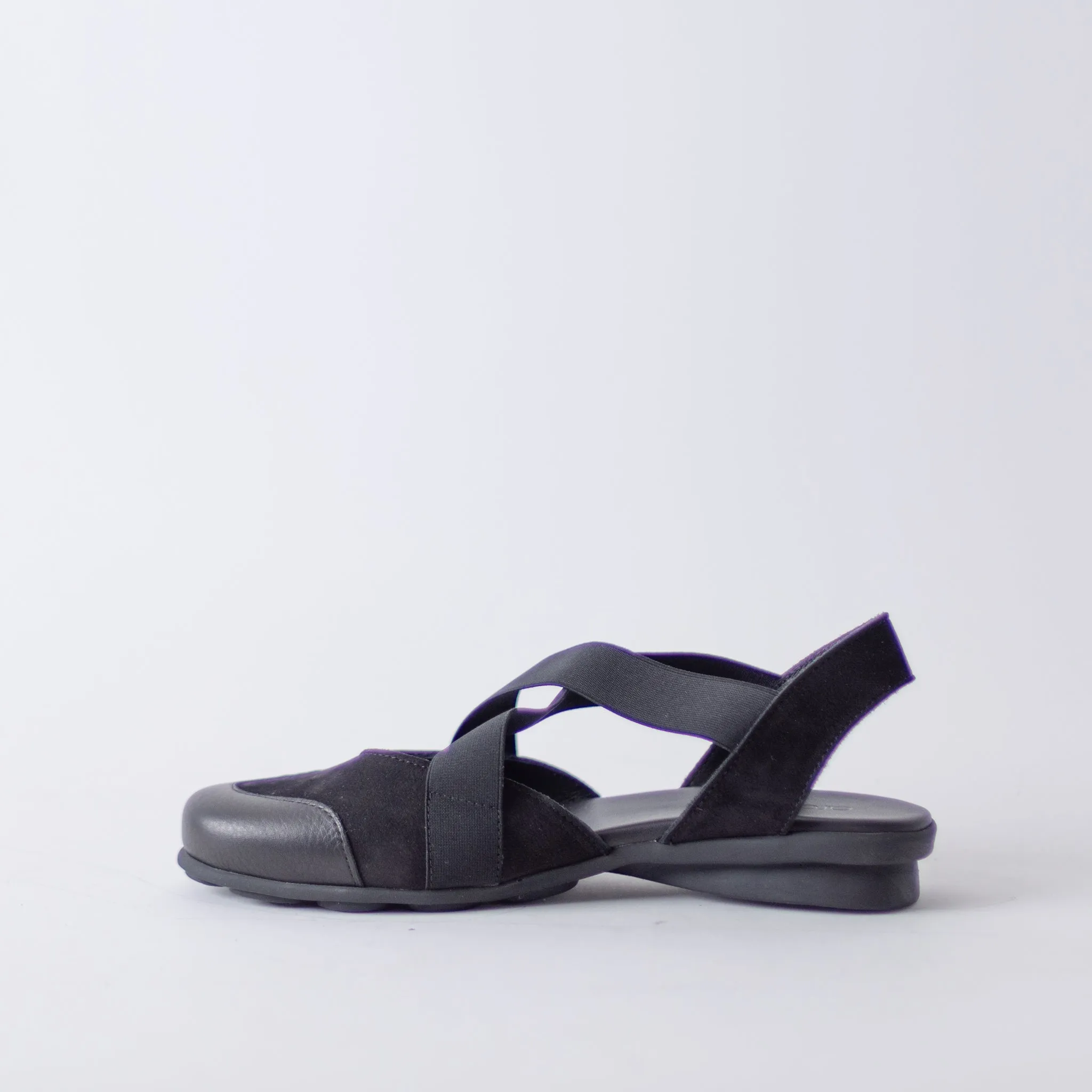 ARCHE DENOBI SOFT SANDAL FLATS IN BLACK