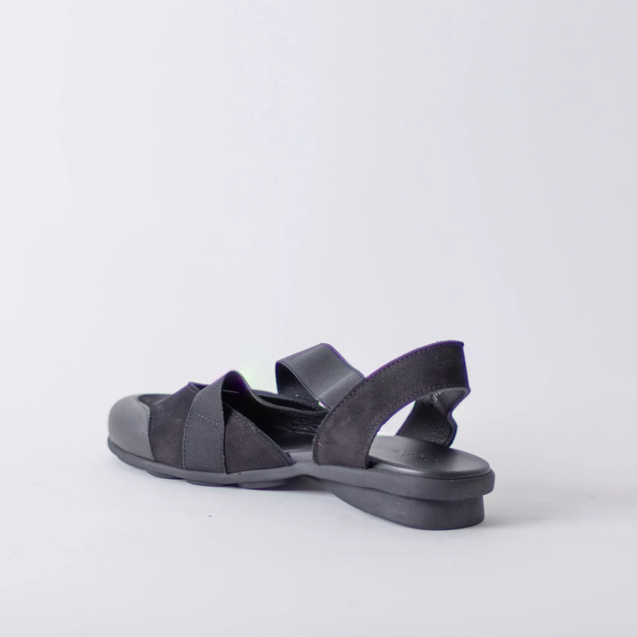 ARCHE DENOBI SOFT SANDAL FLATS IN BLACK