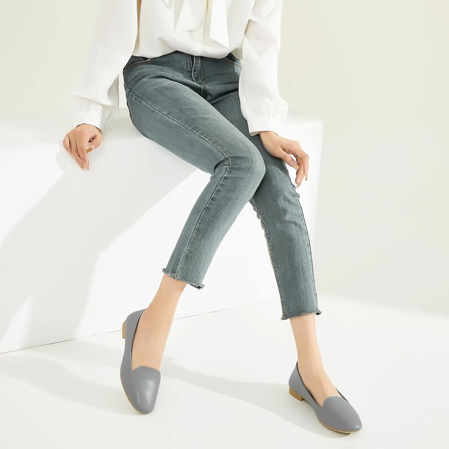 BABUDOG Womens Flats with Synthetic Leather,Classic Black and White Flats Shoes,Dress Shoes for Women