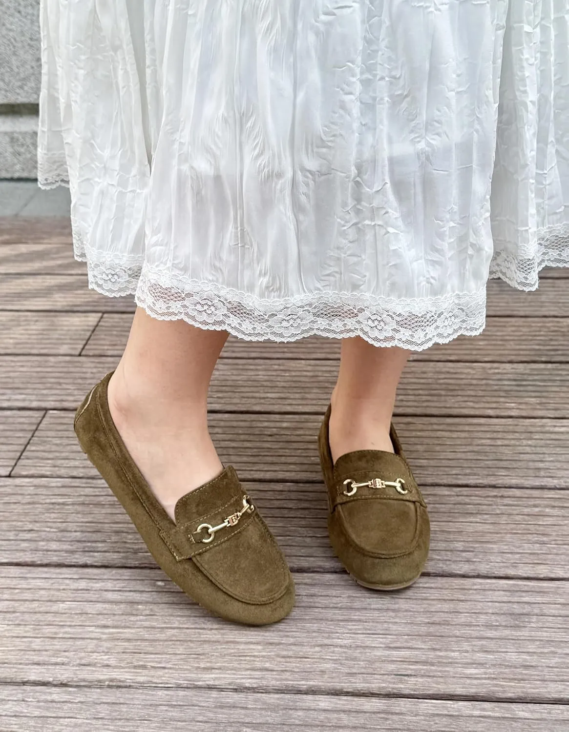 BGSTGUDS Women's Wide Loafers Shoes Cute Dressy Shoes Ladies Comfort Flats Slip Ons Work Shoes