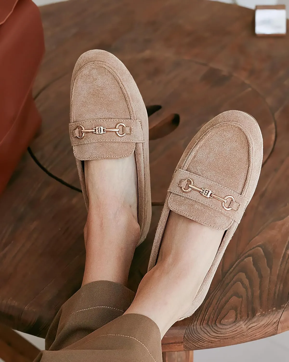 BGSTGUDS Women's Wide Loafers Shoes Cute Dressy Shoes Ladies Comfort Flats Slip Ons Work Shoes