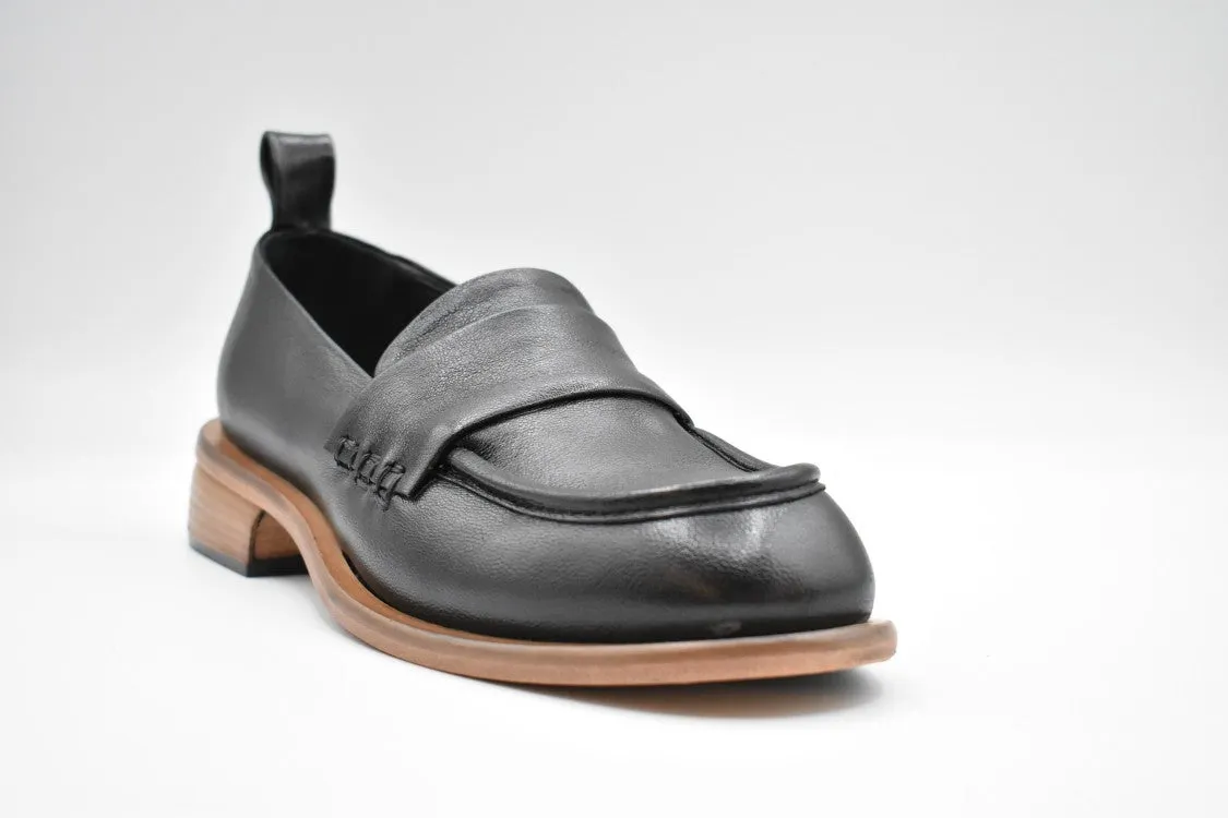 Black Leather Flat Shoes