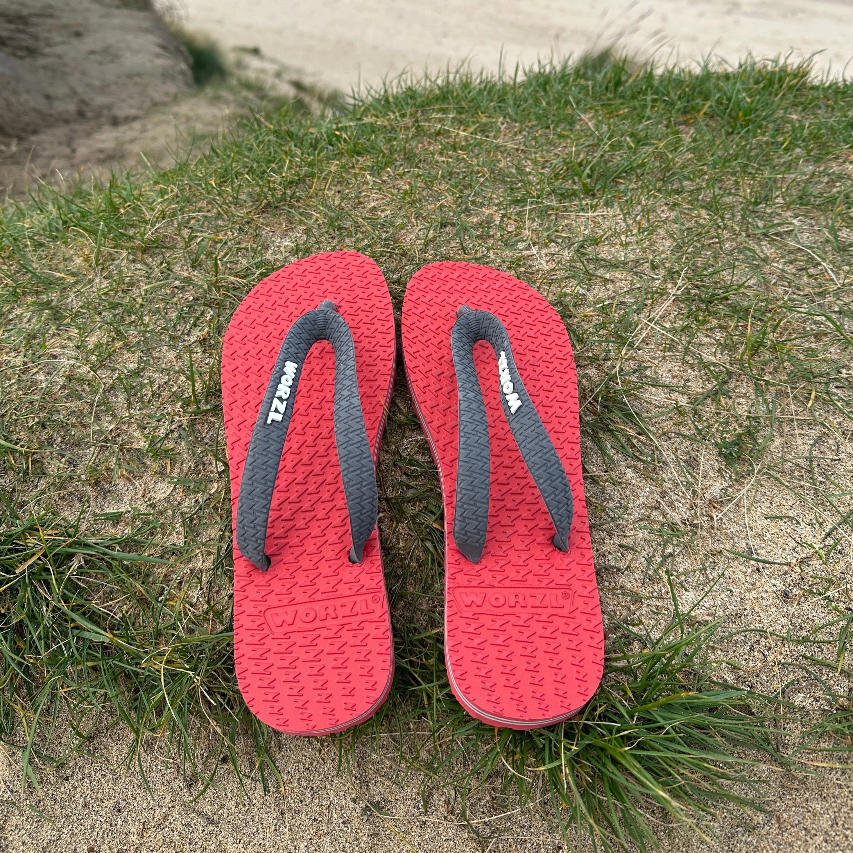 BRIGHT RED - Womens non plastic, biodegradable, rubber flip flops made in the UK.