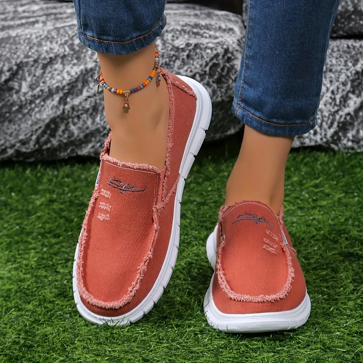 Casual Low-top Loafers, Washed Denim with Chrysanthemum Embroidery, Soft and Durable Fashion Canvas Shoes