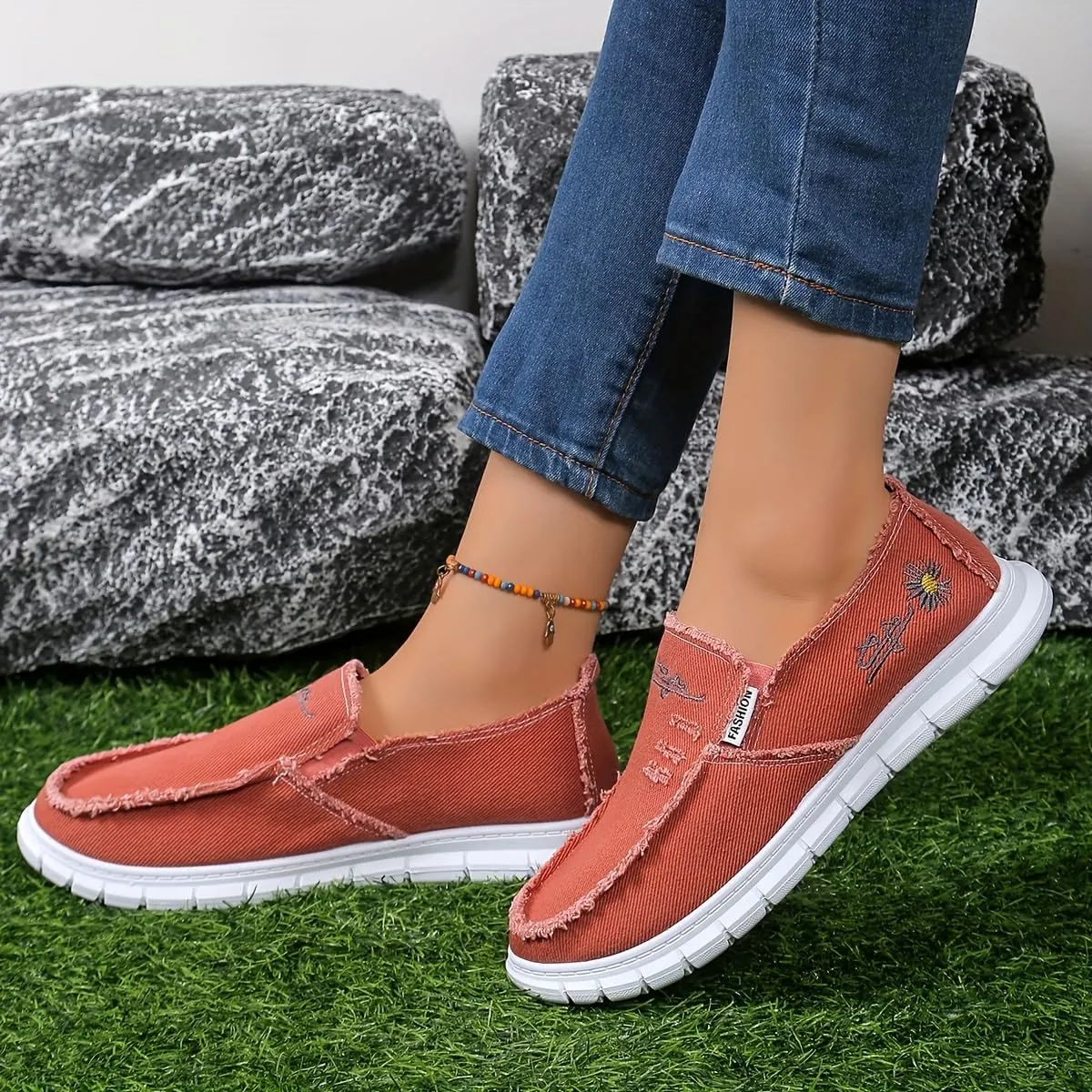 Casual Low-top Loafers, Washed Denim with Chrysanthemum Embroidery, Soft and Durable Fashion Canvas Shoes