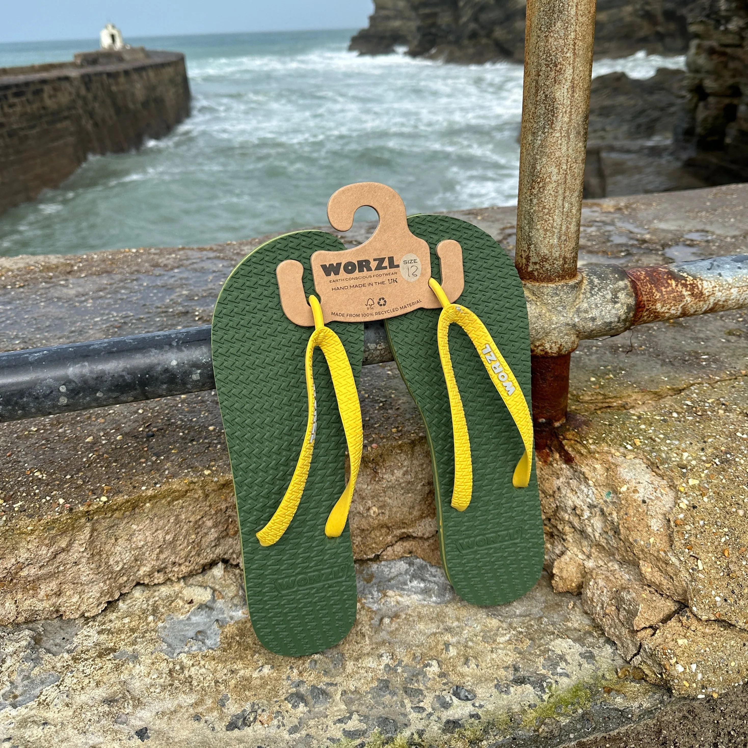 FOREST GREEN - Men's non plastic, biodegradable, rubber flip flops made in the UK.