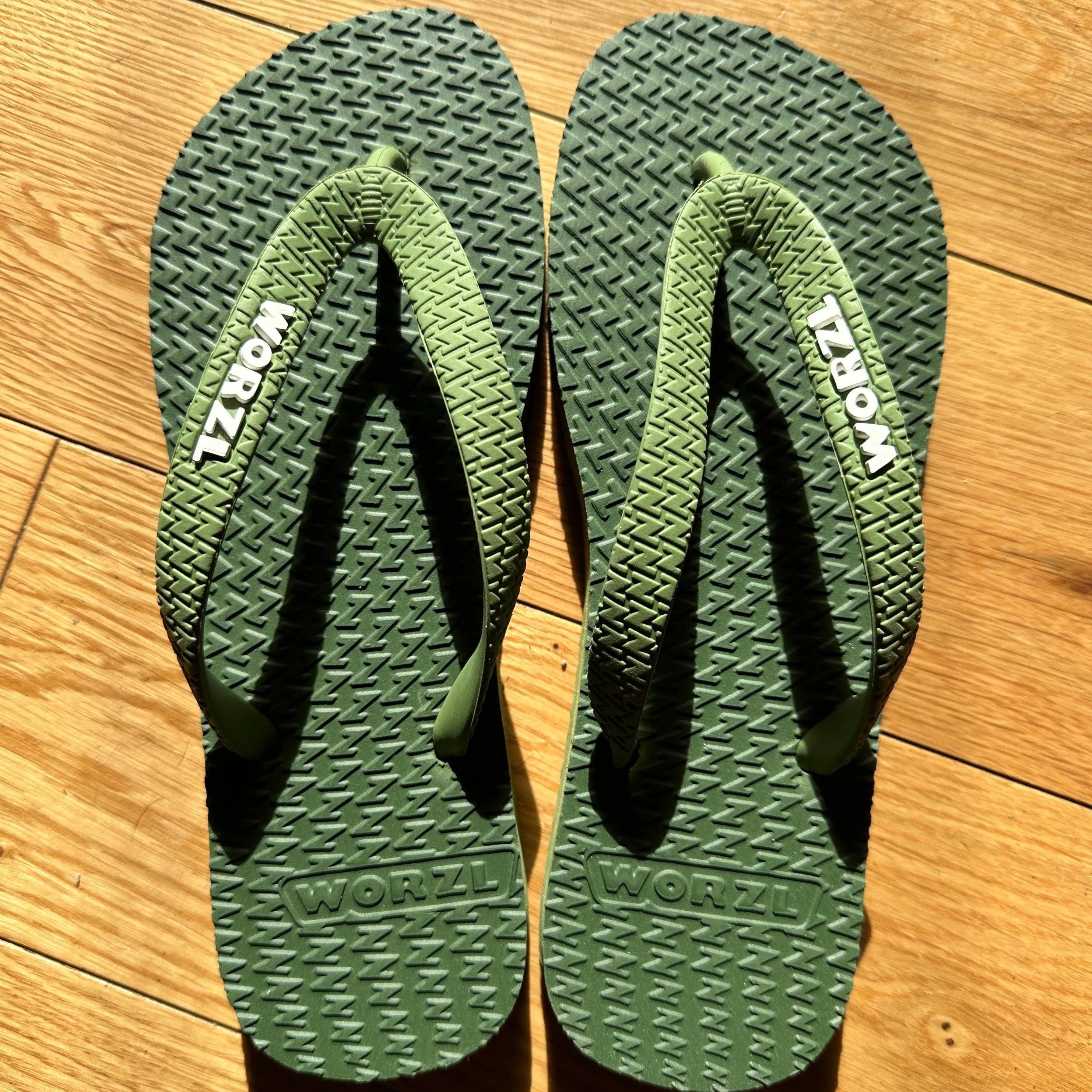 FOREST GREEN - Men's non plastic, biodegradable, rubber flip flops made in the UK.