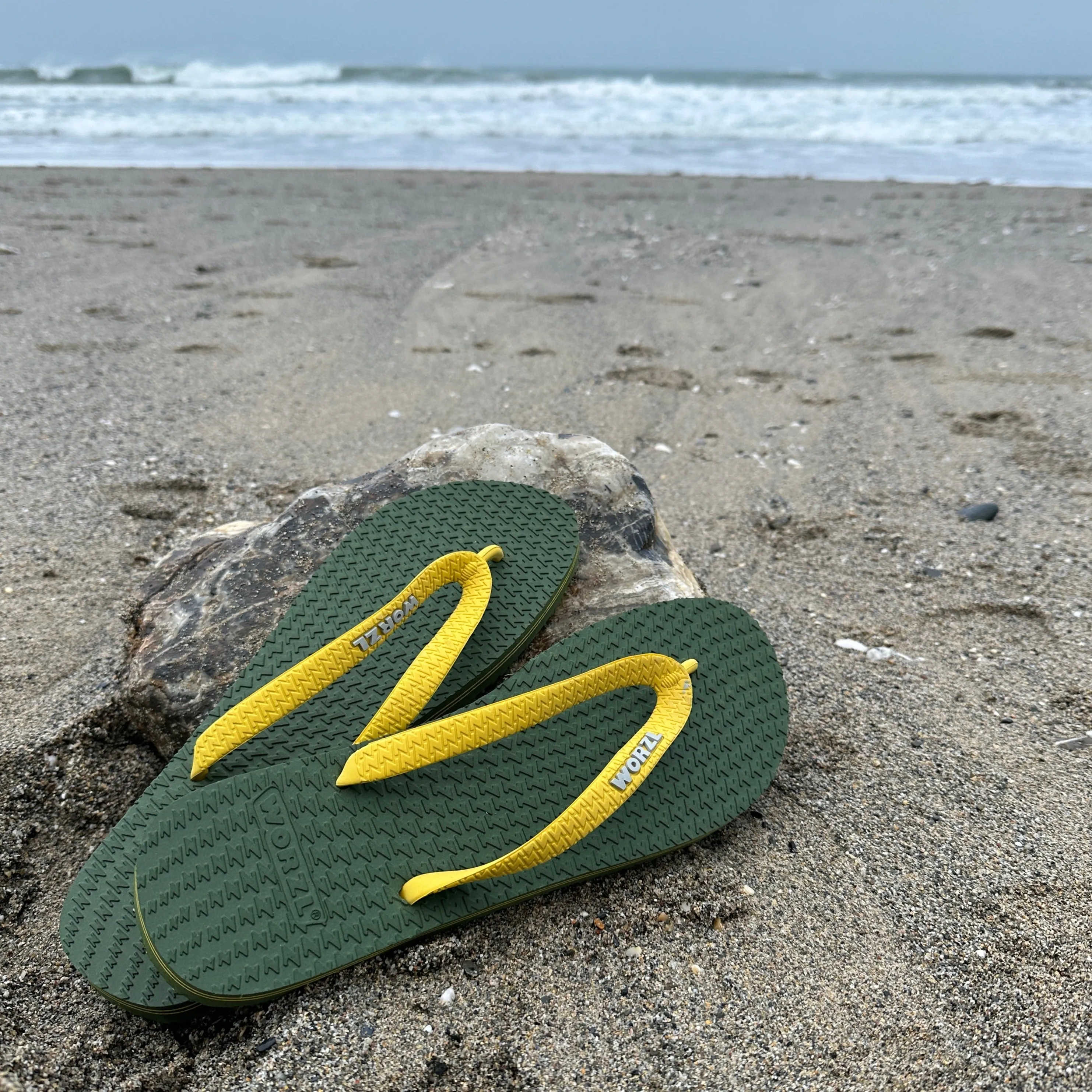 FOREST GREEN - Men's non plastic, biodegradable, rubber flip flops made in the UK.