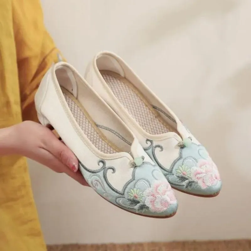 JYHBHMZG Women Spring Embroidered Dress Shoes Ethnic Retro Dance Pumps Pointed Toe Slip On Fabric Shoe for Ladies Heels