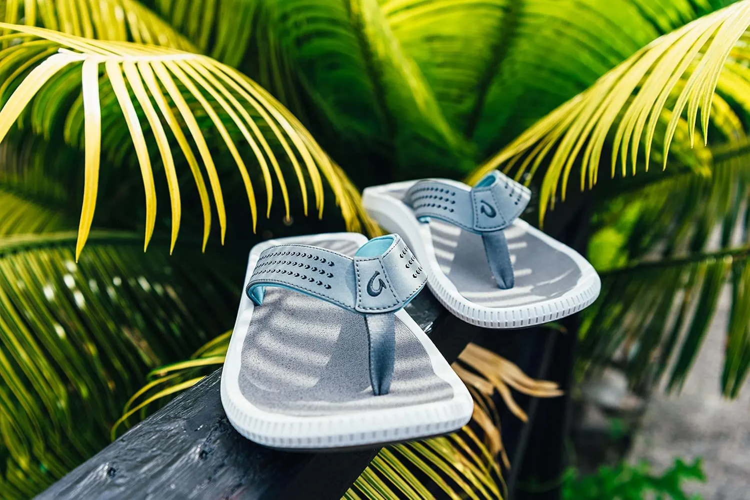 OLUKAI Ulele Men's Beach Sandals, Water Resistant Flip Flops, Arch Support & Comfort Fit, Lightweight & Durable, Enhanced Grip & Traction