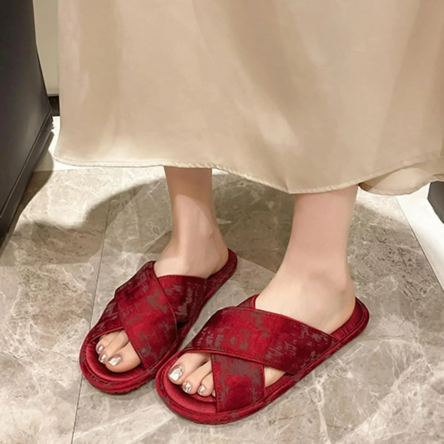 Satin Cross-Strap Slippers for Women Retro Flip-Flops Flower Decor Satin Upper Soft TPR Anti-Slip Soles Indoor Outdoor Slippers