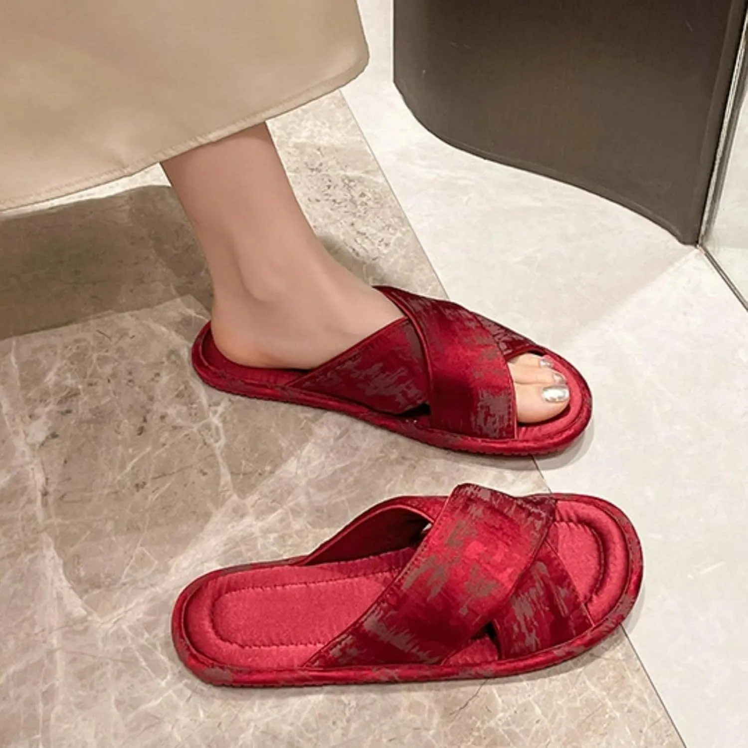 Satin Cross-Strap Slippers for Women Retro Flip-Flops Flower Decor Satin Upper Soft TPR Anti-Slip Soles Indoor Outdoor Slippers