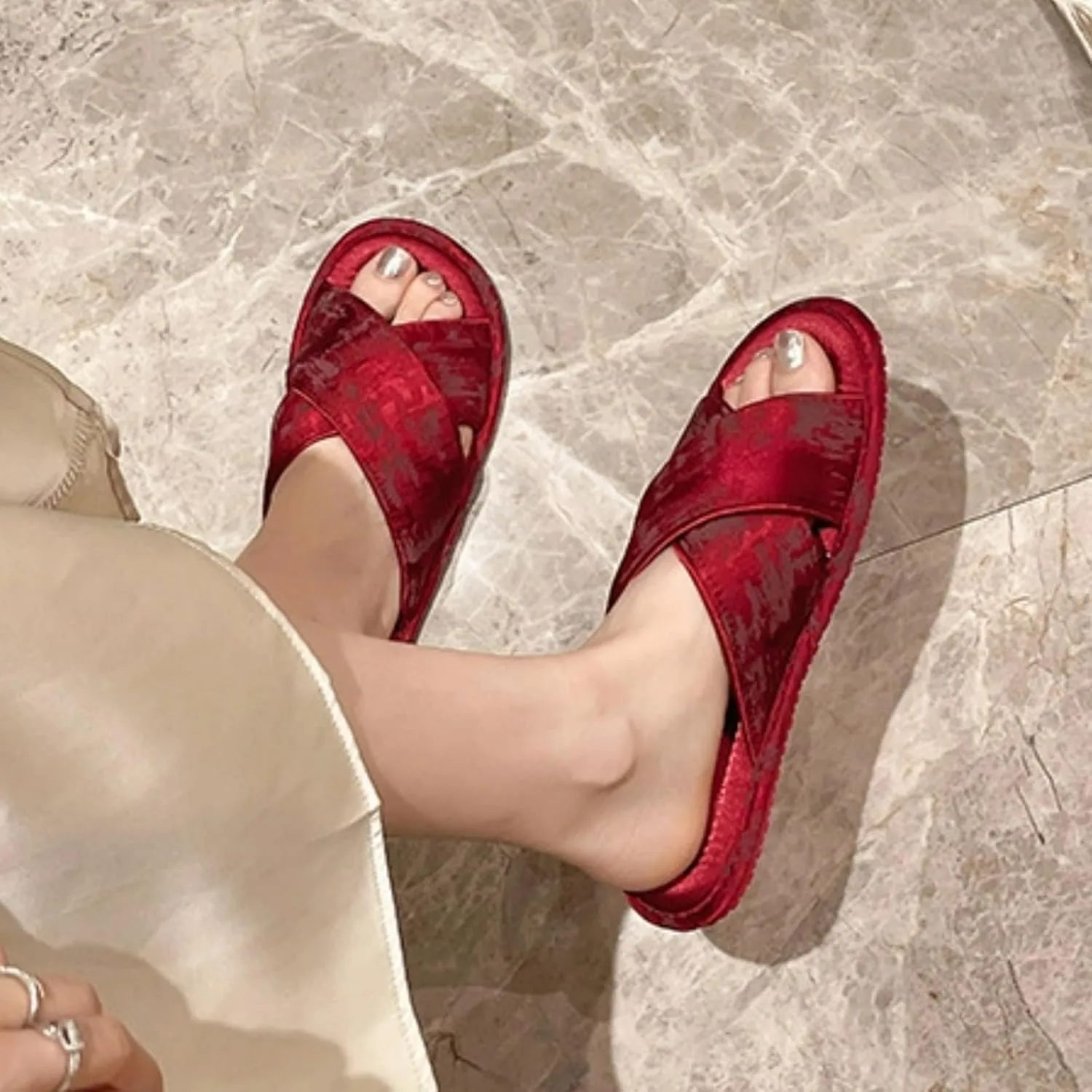 Satin Cross-Strap Slippers for Women Retro Flip-Flops Flower Decor Satin Upper Soft TPR Anti-Slip Soles Indoor Outdoor Slippers