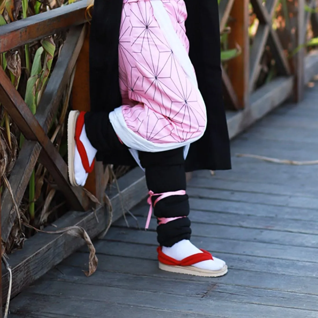 UZAIN Anime Kimetsu no Yaiba Cosplay Clog Shoes Kamado Tanjirou Shinobu Cosplay Sandal Prop Oshitari with Socks